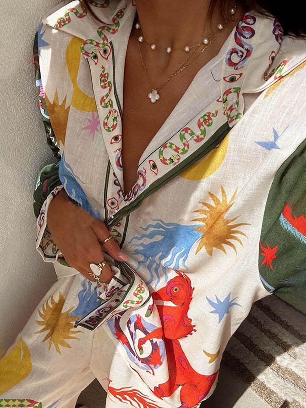 Schönes einzigartiges Druck Langarmshirt und elastische Hose Set