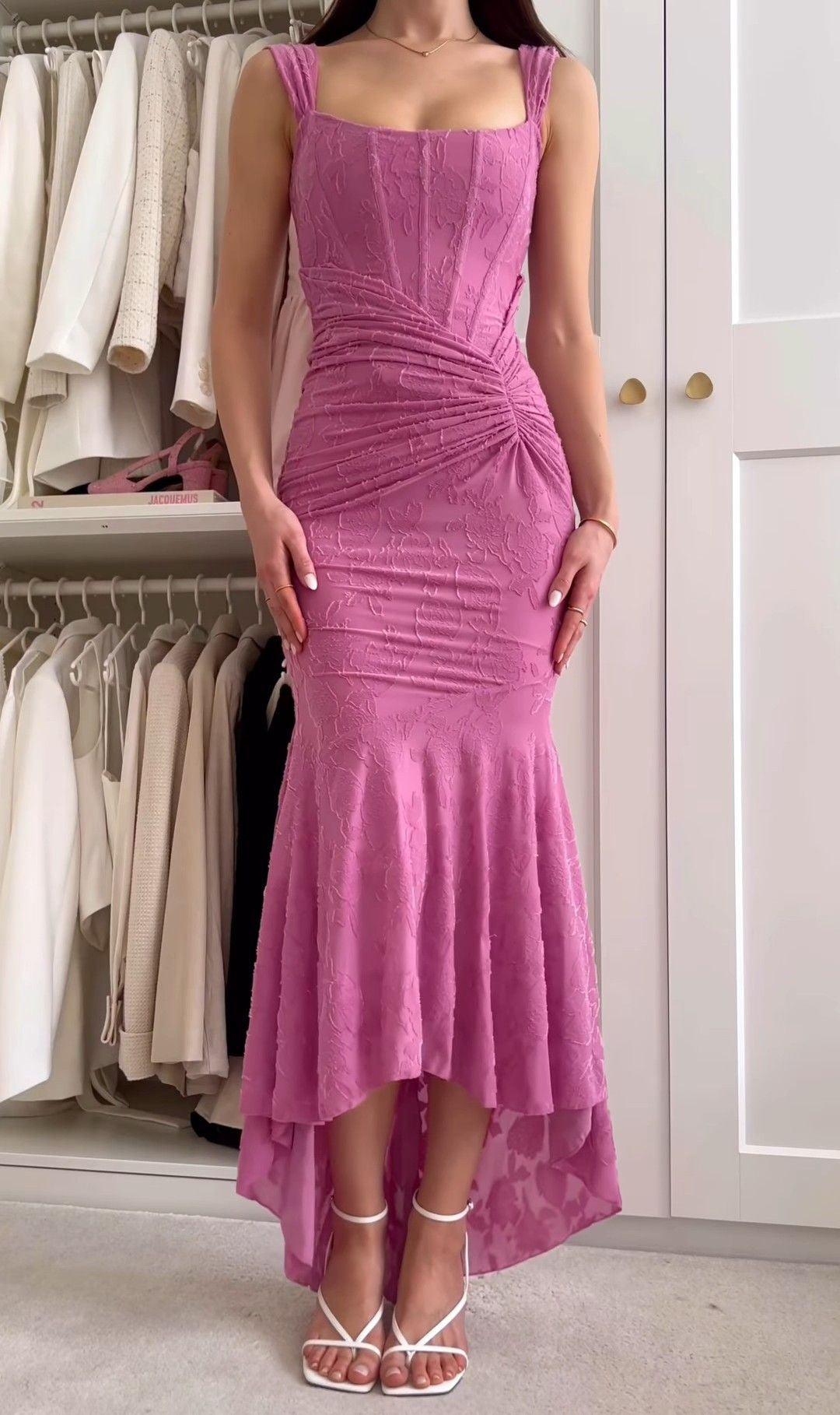 Dunkelrosa Glockenblumen-Maxi-Kleid