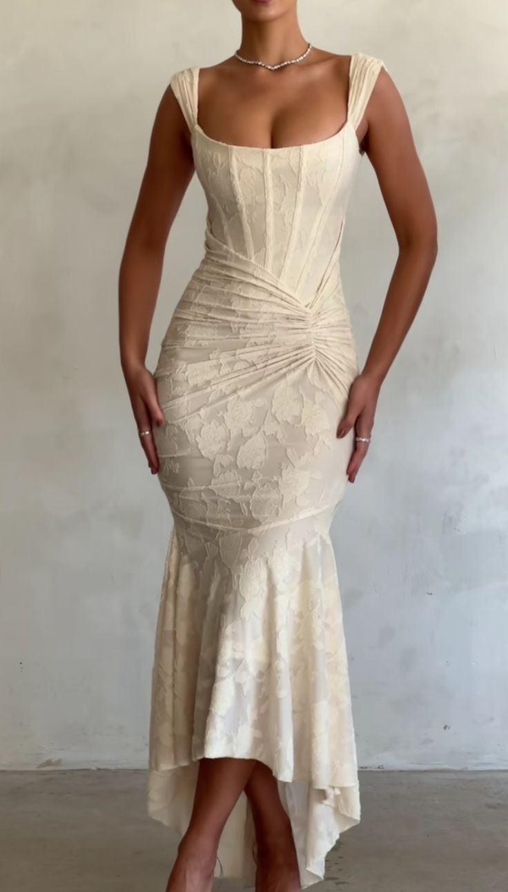 Weißes Glocken-blumiges Maxikleid