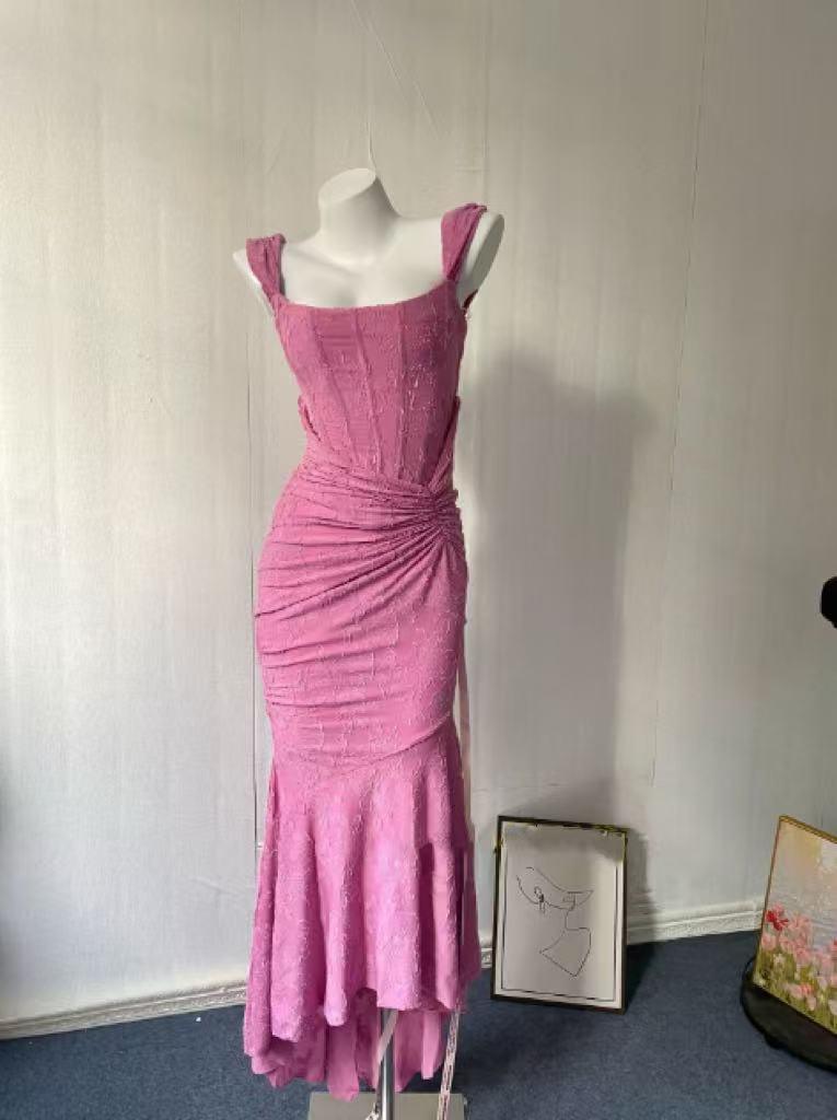 Dunkelrosa Glockenblumen-Maxi-Kleid