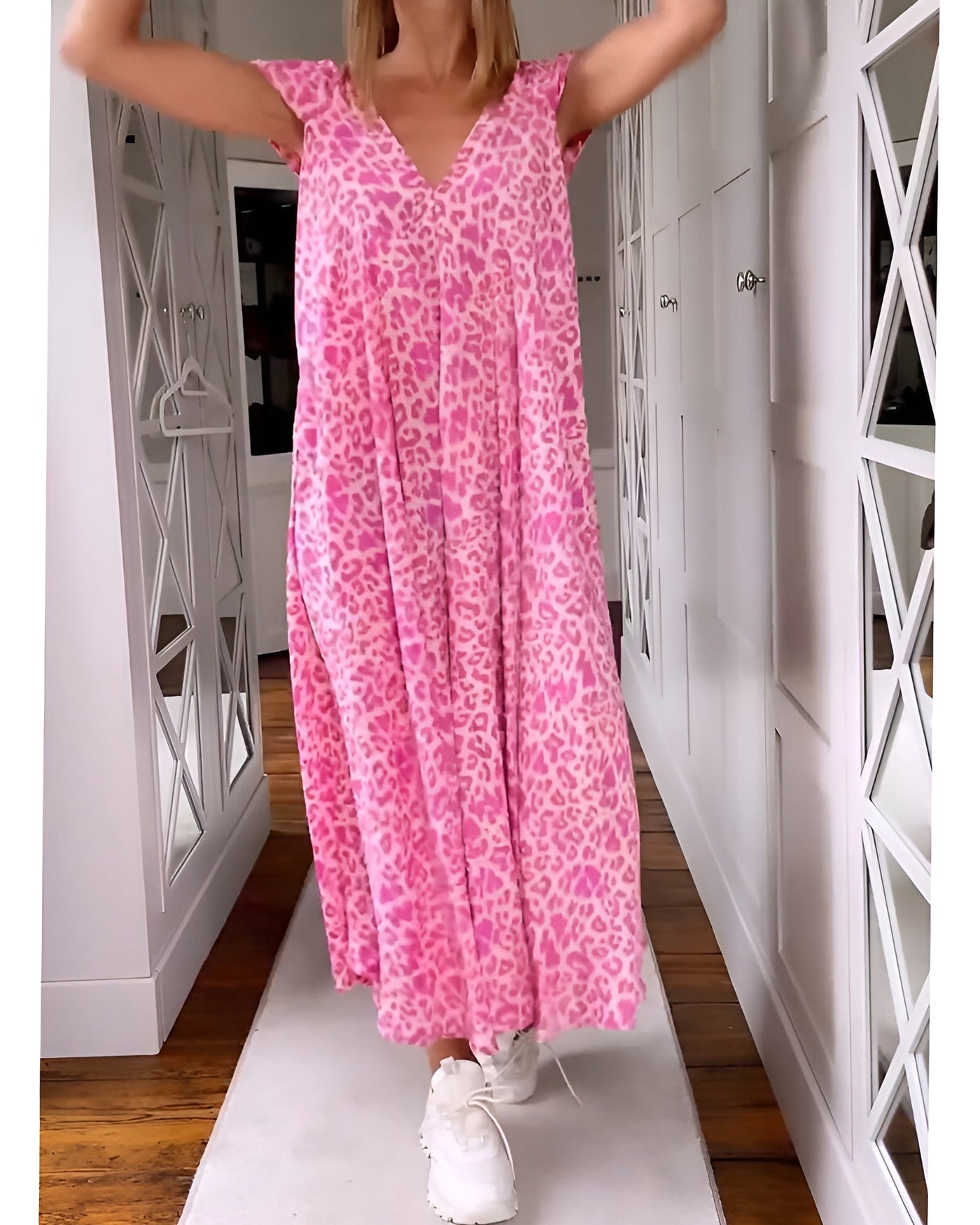 Véronique | Langes V-Ausschnitt Kleid mit kurzen Ärmeln im Print