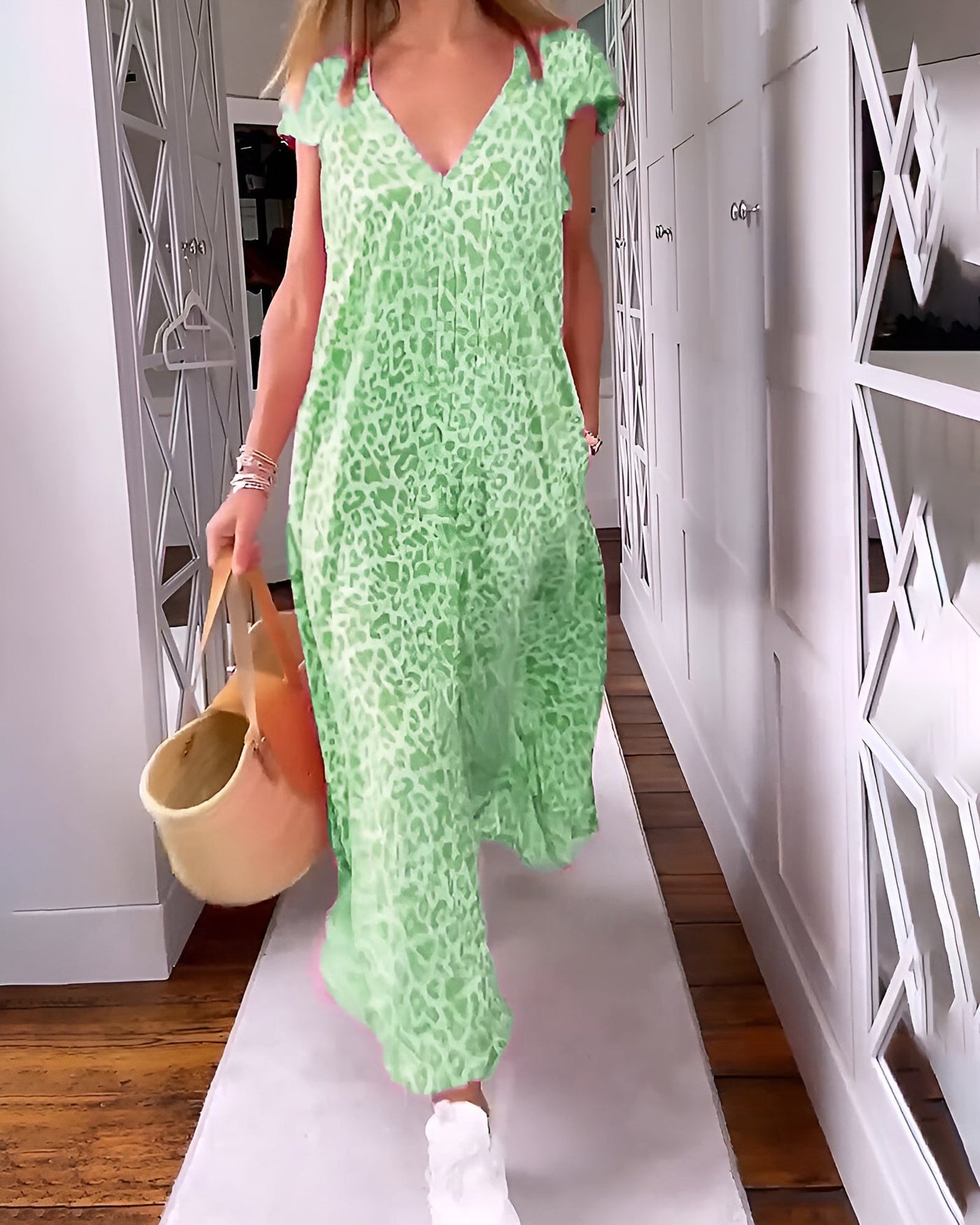 Véronique | Langes V-Ausschnitt Kleid mit kurzen Ärmeln im Print